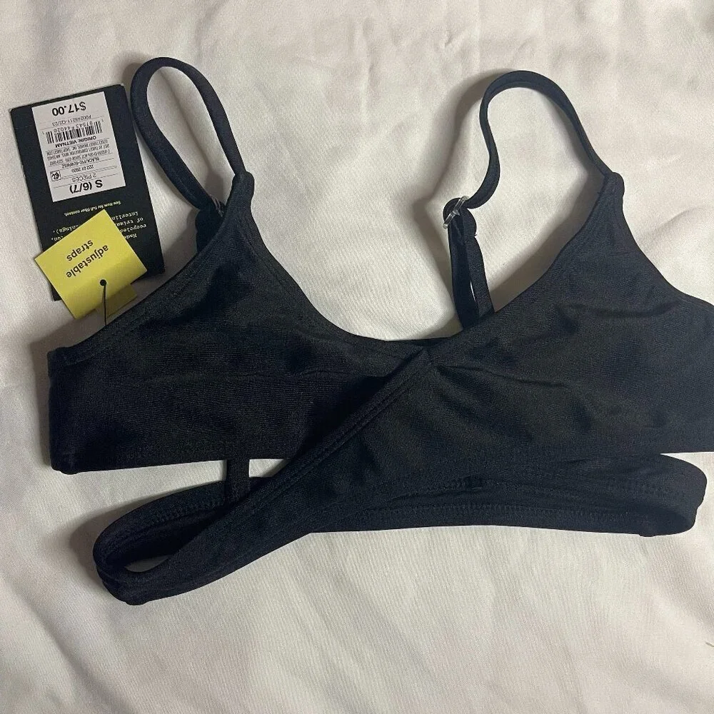 Art & Class girls' swimsuit mixed of different colors. Size S (6/7). And M (8).